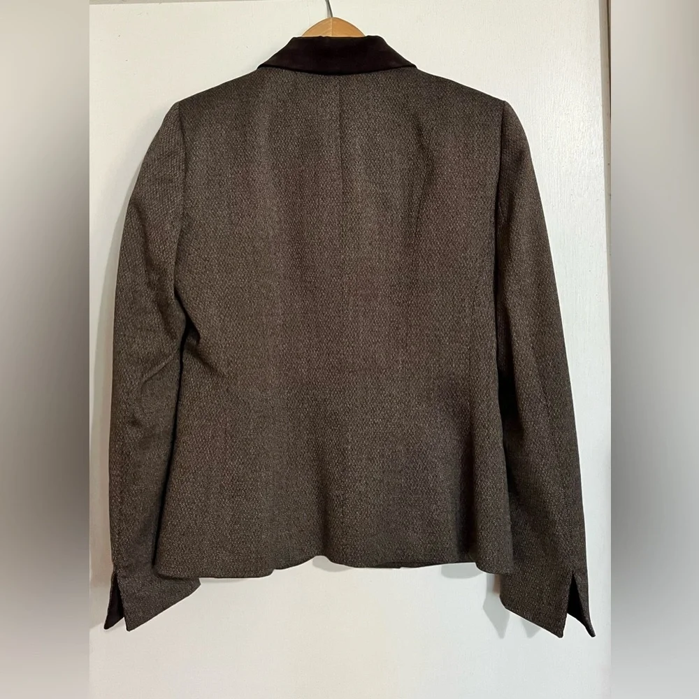Evan-Picone brown suit, fitted 5-button blazer with straight midi skirt, size 6 - Picture 5 of 9